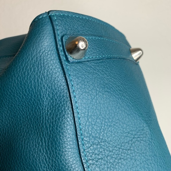 Pittards Soho Carryall Leather Tote Bag in Celeste - Picture 5 of 15